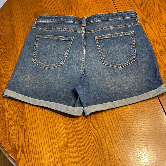 Universal Thread Mid Rise Boyfriend Jean Shorts Size 10/30 - Picture 14 of 16